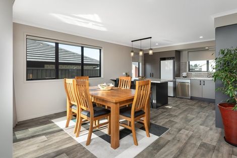 Photo of property in 28 Taffe Crescent, Pyes Pa, Tauranga, 3112