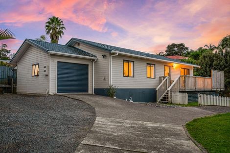 Photo of property in 25 Broadfield Street, Massey, Auckland, 0614