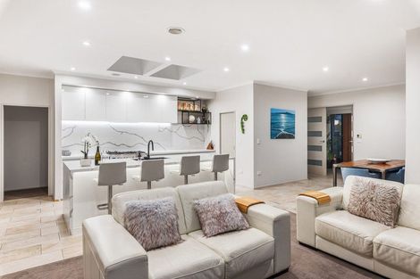 Photo of property in 6 Taranui Way, Paraparaumu Beach, Paraparaumu, 5032