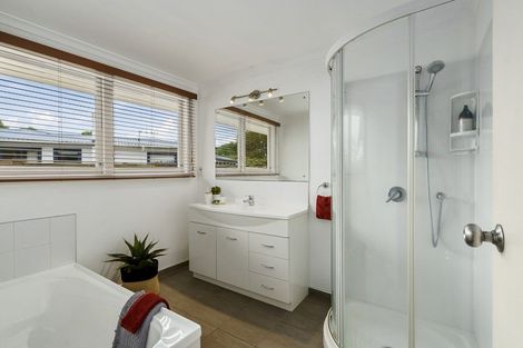 Photo of property in 8 Woodstock Place, Hokowhitu, Palmerston North, 4410