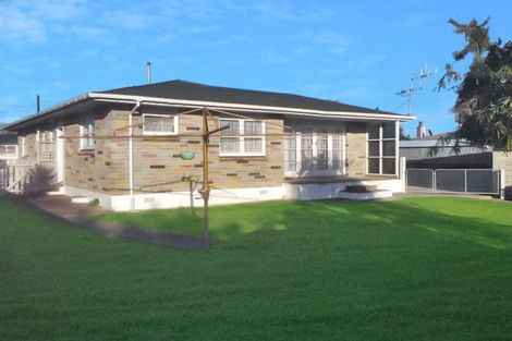 Photo of property in 3 Selwyn Street, Levin, 5510