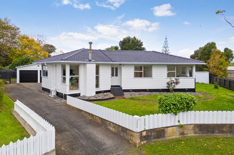 Photo of property in 17 Nan Place, Pakuranga Heights, Auckland, 2010