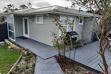 Photo of property in 2 Lowtherhurst Road, Massey, Auckland, 0614