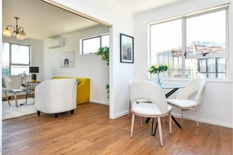 Photo of property in 33 Killington Crescent, Mangere, Auckland, 2022