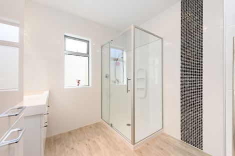 Photo of property in 4 Benmore Crescent, Pyes Pa, Tauranga, 3112