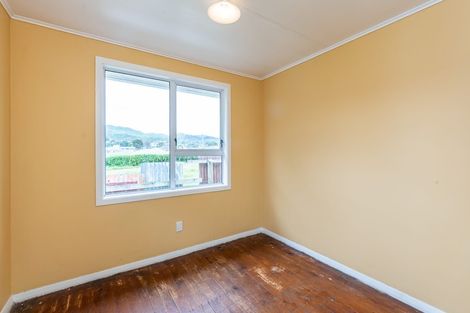 Photo of property in 25 Matahourua Crescent, Cannons Creek, Porirua, 5024