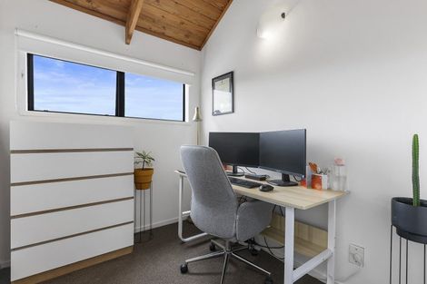 Photo of property in 50 Lagoon Way, West Harbour, Auckland, 0618