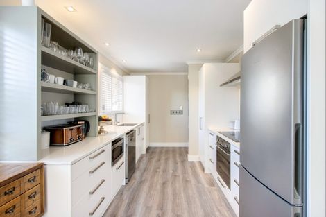 Photo of property in 12 Upham Street, Havelock North, 4130