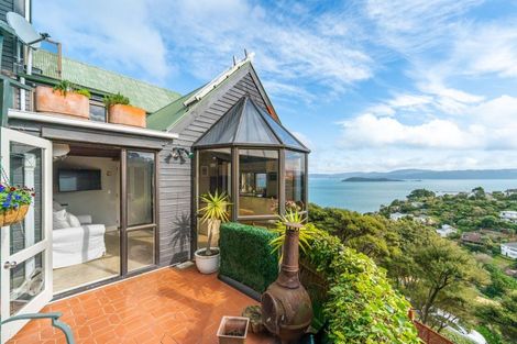 Photo of property in 14 Latham Road, York Bay, Lower Hutt, 5013