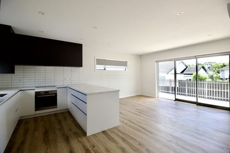 Photo of property in 5/94 Target Road, Totara Vale, Auckland, 0629