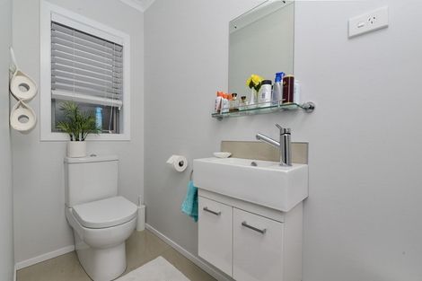 Photo of property in 1/23 The Dales, Dinsdale, Hamilton, 3204