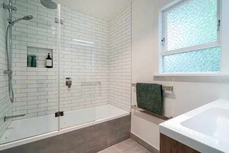 Photo of property in 27 Lynden Avenue, Hillcrest, Auckland, 0627