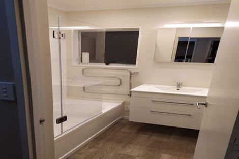 Photo of property in 13 Trengove Place, West Harbour, Auckland, 0618