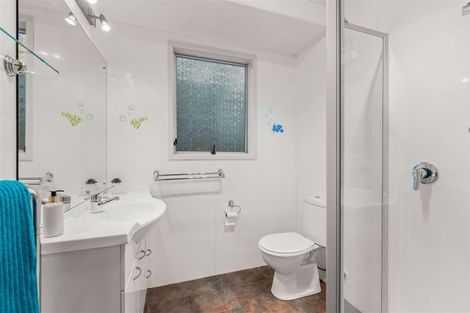 Photo of property in 5 Peterhouse Place, West Harbour, Auckland, 0618