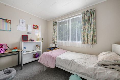 Photo of property in 16 Oaklands Grove, Clouston Park, Upper Hutt, 5018