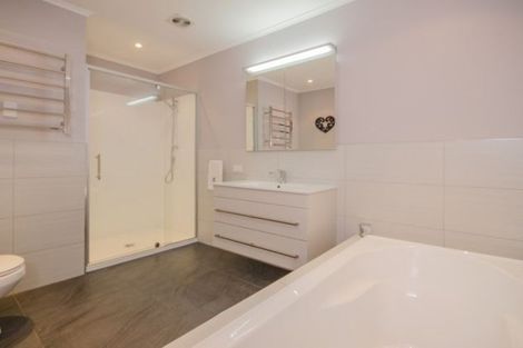 Photo of property in 3 Thuja Street, Green Bay, Auckland, 0604