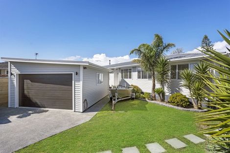 Photo of property in 5 Ngatoa Place, Glenfield, Auckland, 0629