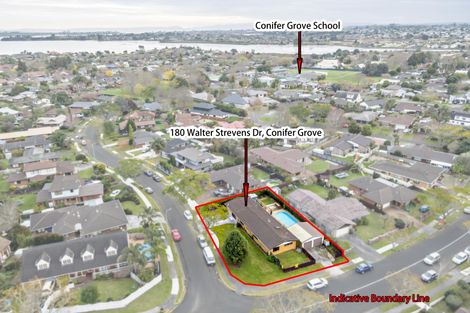 Photo of property in 180 Walter Strevens Drive, Conifer Grove, Takanini, 2112