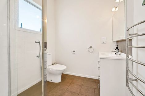 Photo of property in 2/17 Tobruk Crescent, Milford, Auckland, 0620