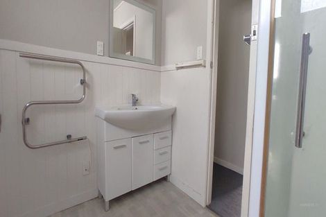 Photo of property in 39 Sunnyside Road, Sunnyvale, Auckland, 0612