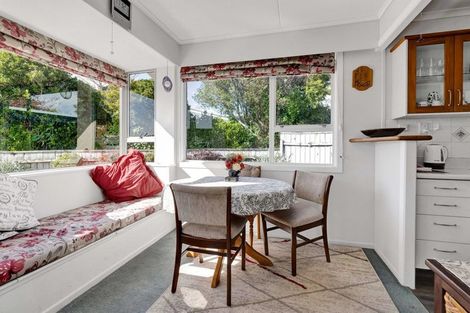 Photo of property in 22 Waiwera Place, Merrilands, New Plymouth, 4312