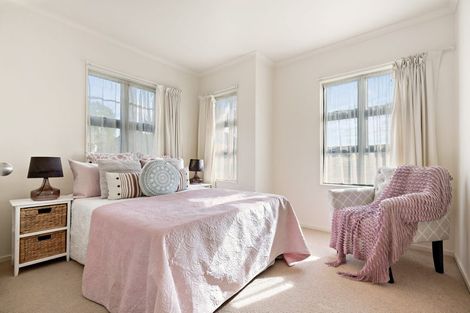 Photo of property in 3a Seacrest Drive, West Harbour, Auckland, 0618