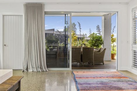 Photo of property in 8 Kuiwai Drive, Rainbow Point, Taupo, 3330
