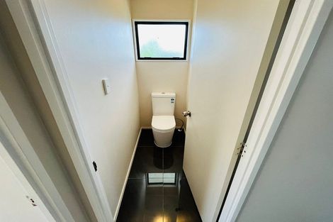 Photo of property in 1/8 Anglers Way, Wattle Downs, Auckland, 2102