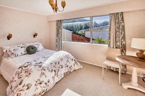 Photo of property in 18 Rembrandt Avenue, Tawa, Wellington, 5028