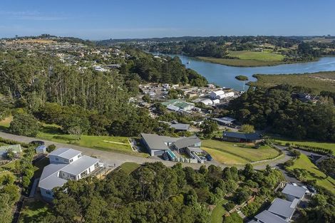 Photo of property in 299 Whangaparaoa Road, Red Beach, 0932