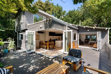 Photo of property in 35 Burns Road, Hospital Hill, Napier, 4110