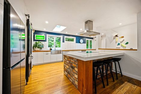Photo of property in 1-9 Deirdre Place, Titirangi, Auckland, 0604