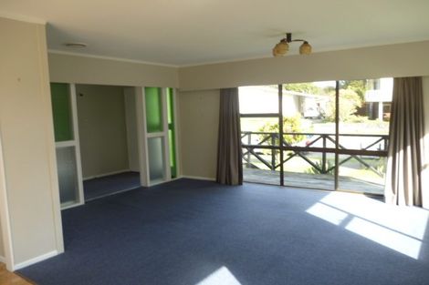 Photo of property in 33 Larchmont Grove, Totara Park, Upper Hutt, 5018