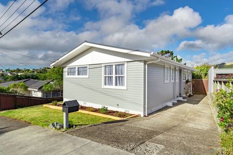 Photo of property in 18 Mark Avenue, Paparangi, Wellington, 6037