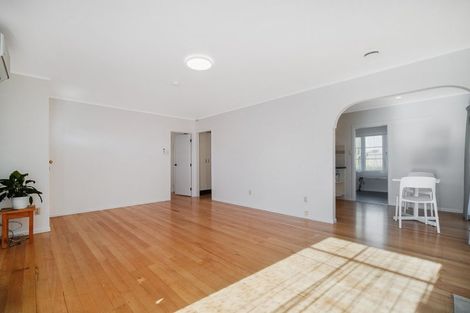 Photo of property in 32 Essex Street, Te Atatu South, Auckland, 0610