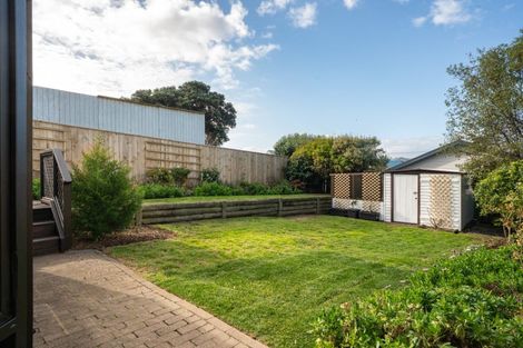 Photo of property in 113 Queens Drive, Lyall Bay, Wellington, 6022