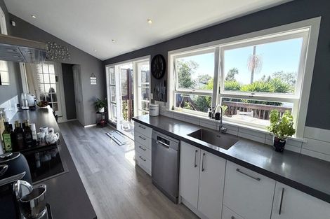 Photo of property in 35 Birkdale Road, Birkdale, Auckland, 0626