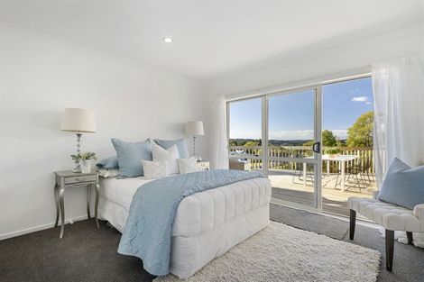 Photo of property in 9 Kittiwake Drive, Schnapper Rock, Auckland, 0632