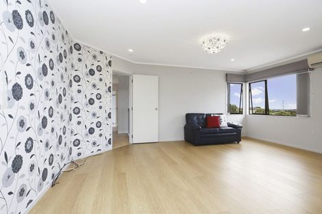 Photo of property in 2/12 Lowburn Place, Clover Park, Auckland, 2019