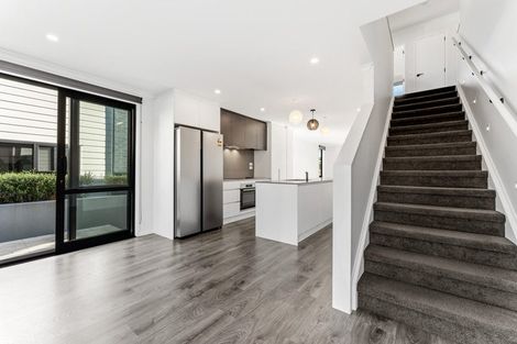 Photo of property in 17 Seafarer Crescent, Stanmore Bay, Whangaparaoa, 0932