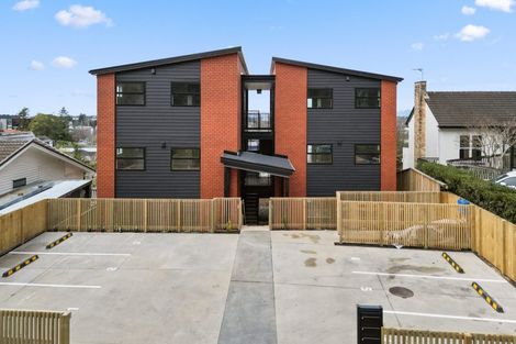 Photo of property in 1/12 Ruakiwi Road, Hamilton Lake, Hamilton, 3204