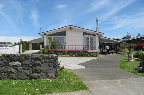 Photo of property in 11 Mckenzie Road, Mangere Bridge, Auckland, 2022
