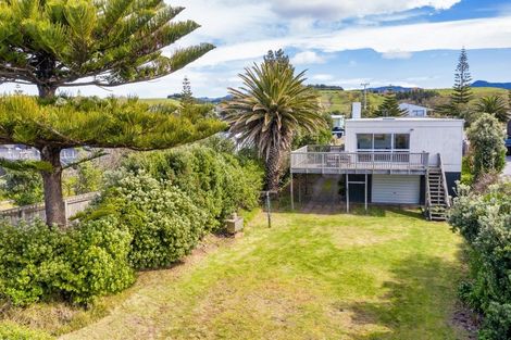 Photo of property in 15 Blue Pacific Parade, Riversdale Beach, Masterton, 5872