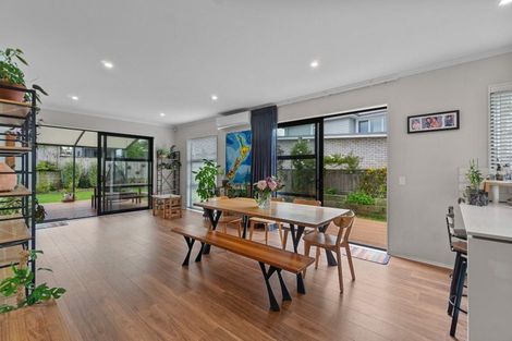Photo of property in 16 Onekura Street, Red Beach, 0932