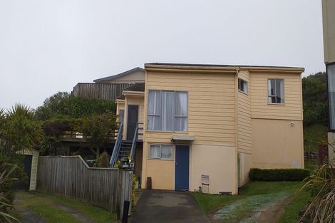 Photo of property in 2a Sunhaven Drive, Newlands, Wellington, 6037
