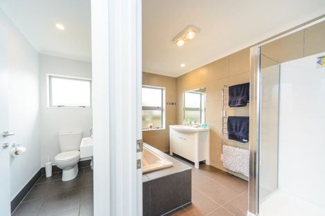 Photo of property in 19 Karina Terrace, Roslyn, Palmerston North, 4414