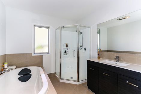 Photo of property in 64 Isabella Drive, Pukekohe, 2120