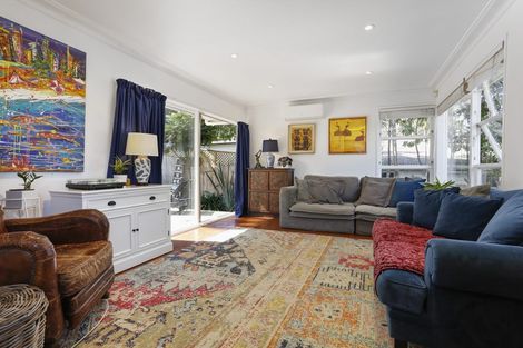 Photo of property in 30 Arosa Place, Forrest Hill, Auckland, 0620