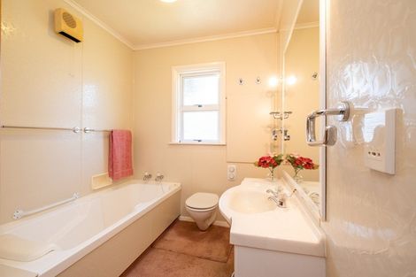 Photo of property in 38 Tawhiti Road, Hawera, 4610