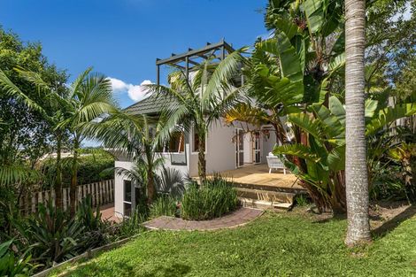 Photo of property in 1/30 Ronald Macken Place, Windsor Park, Auckland, 0632